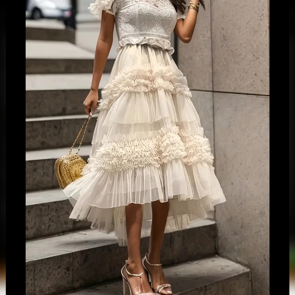 Elegant Cream Layered Skirt - Picture 2 of 8